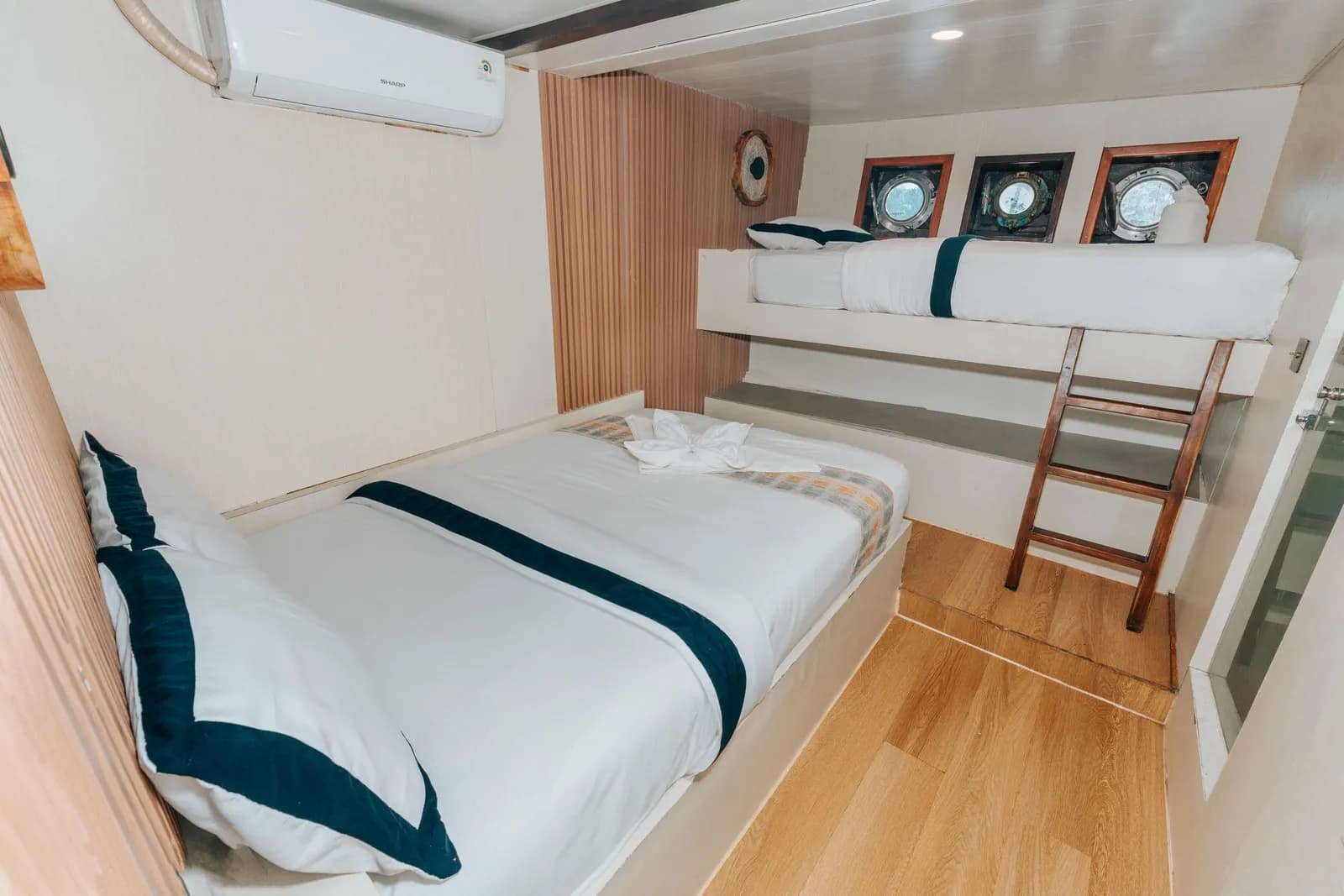 Kei Cabin - Каюта на лодке Пиниси Комодо Лабуан-Баджо