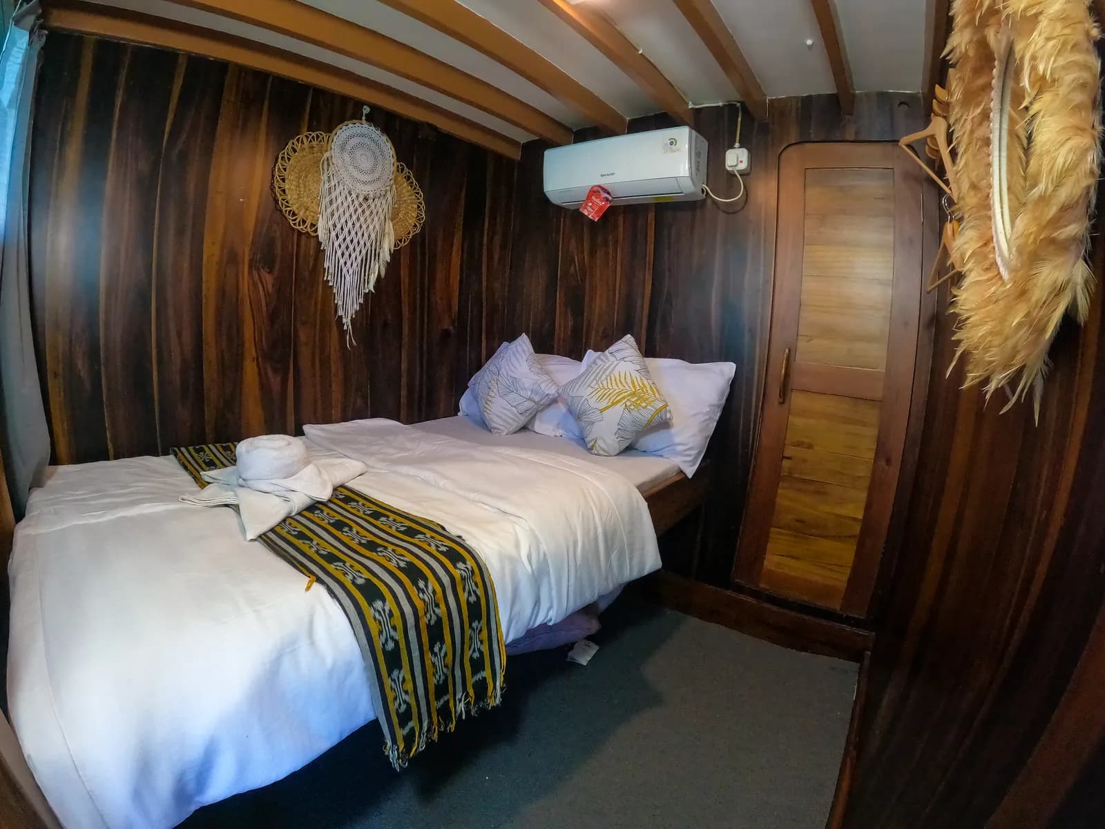 Bromo Cabin - Kabin Kapal Phinisi Komodo Labuan Bajo