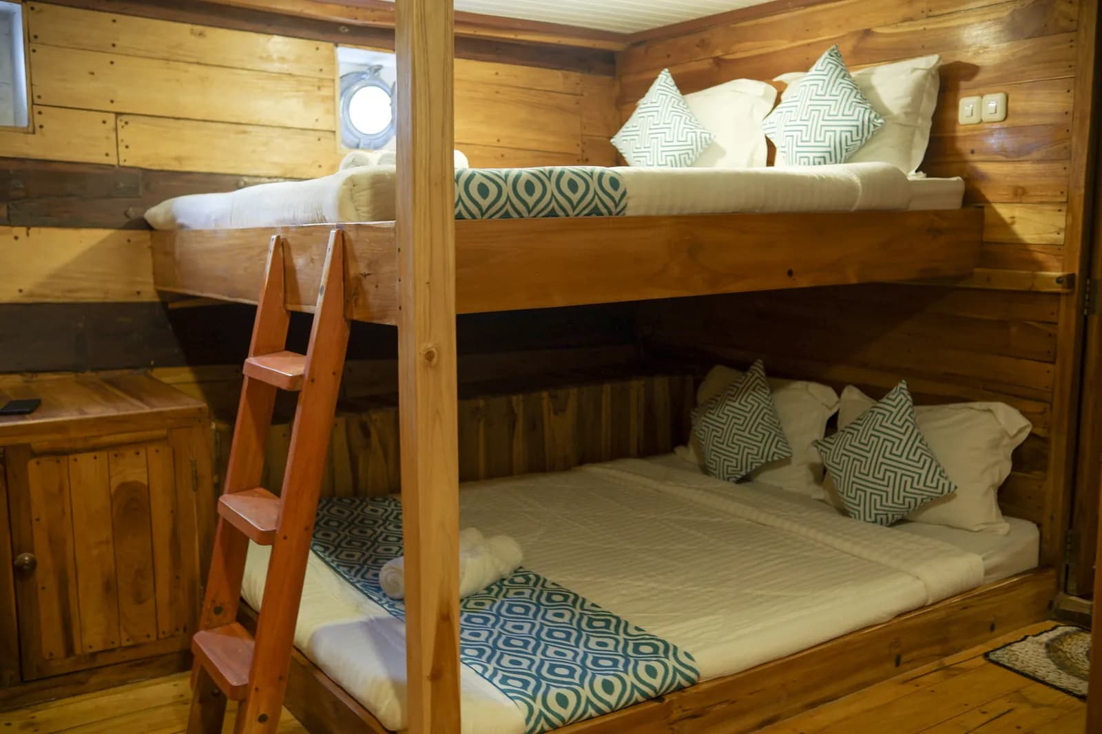Shared Cabin - Каюта на лодке Пиниси Комодо Лабуан-Баджо