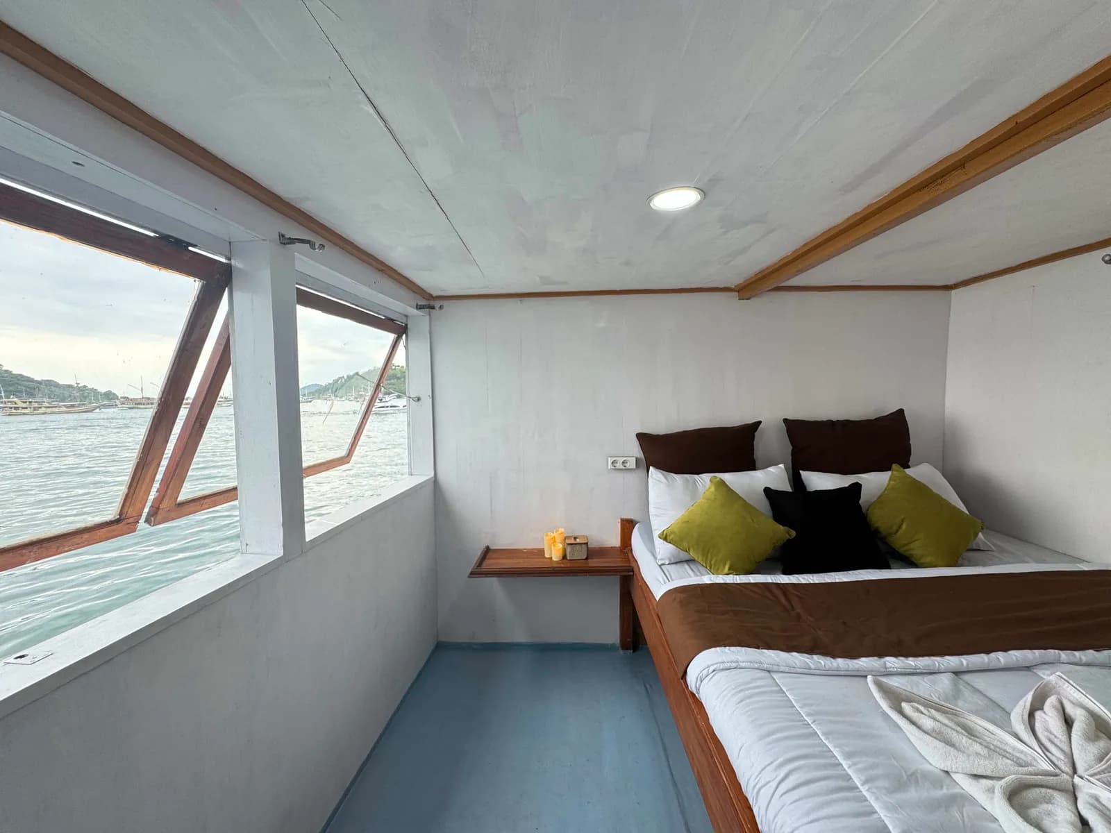 Deluxe Cabin - Camarote del barco Phinisi Komodo Labuan Bajo