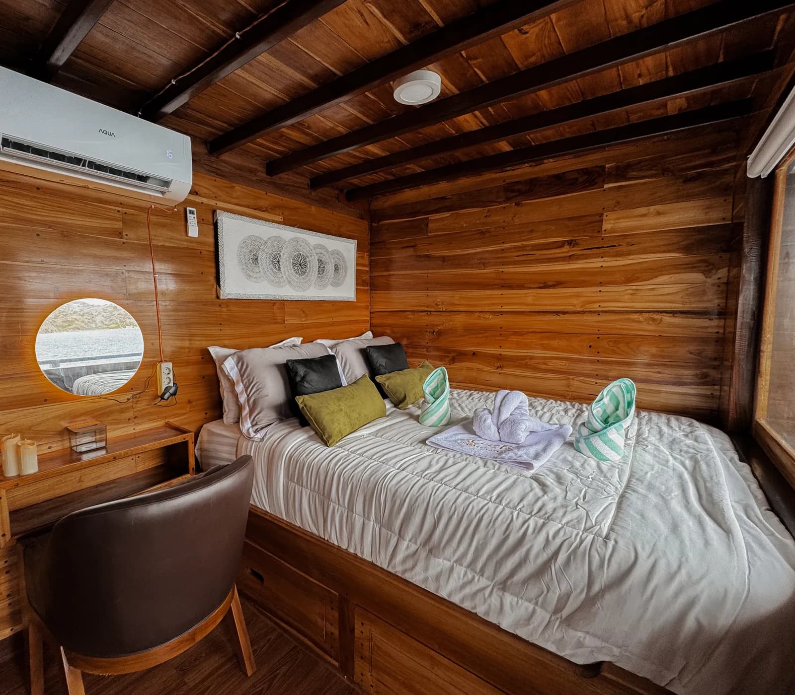 Signature Cabin - Kabin Kapal Phinisi Komodo Labuan Bajo