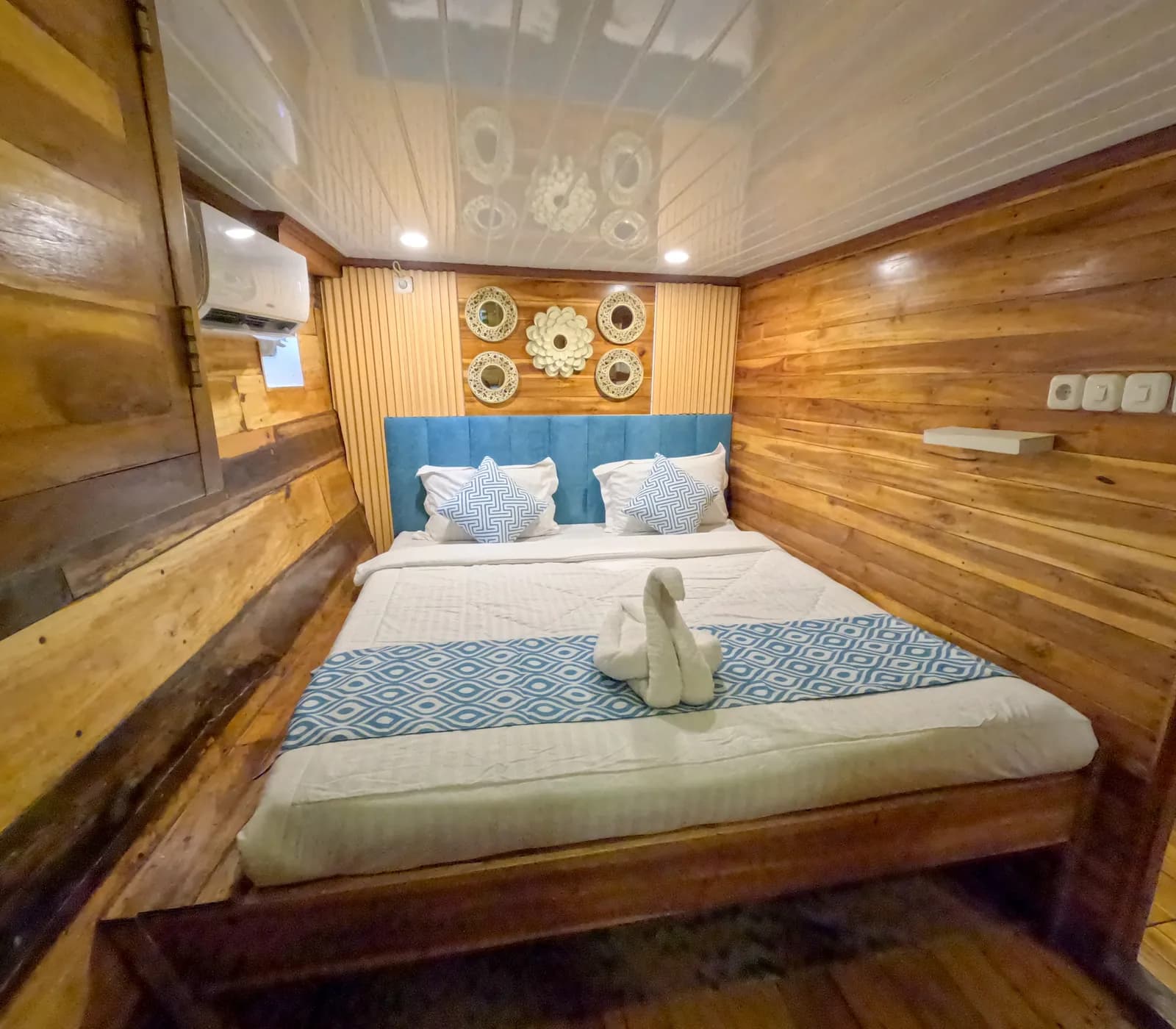 Superior Cabin 2 - Каюта на лодке Пиниси Комодо Лабуан-Баджо