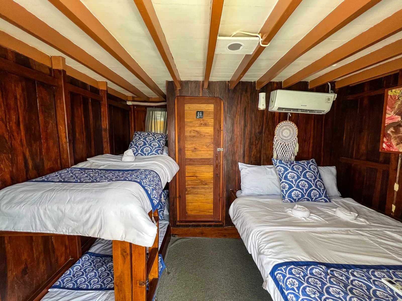 Ijen Cabin - Kabin Kapal Phinisi Komodo Labuan Bajo