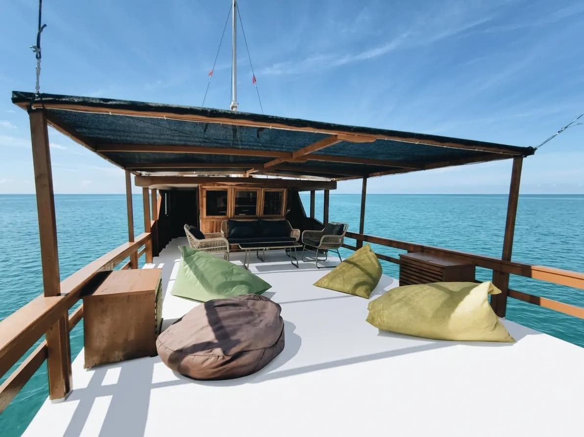 Komodo Tour 2H1M - Dahayu Phinisi - Komodo Tour 2H1M - Dahayu Phinisi - Adventure, Nature, Sailing Tour