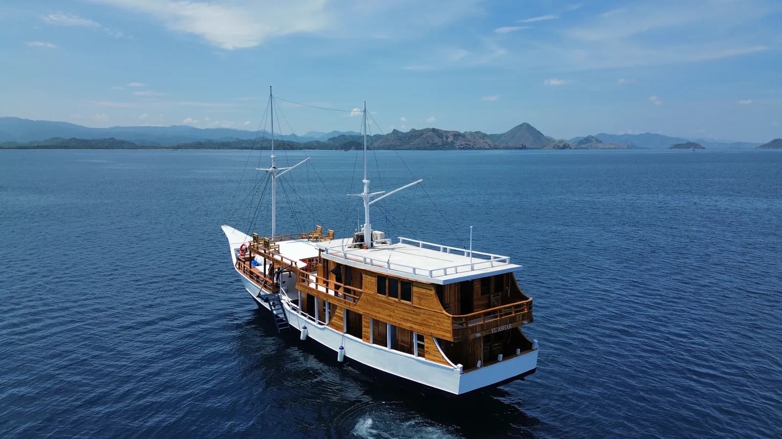 Komodo Tour 3D2N - El Ashar Phinisi - Komodo Labuan Bajo Phinisi Boat Tour Package