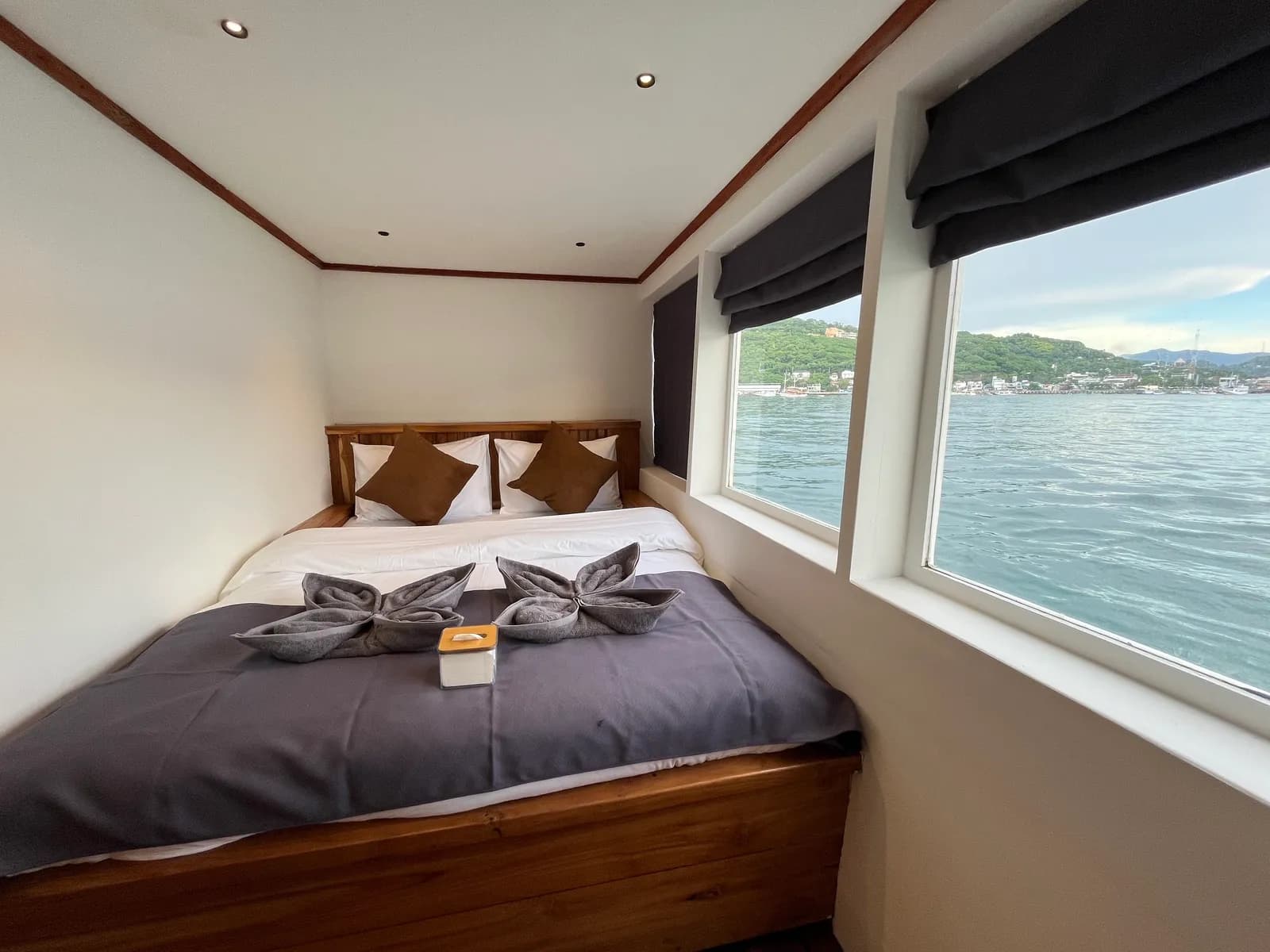 Deluxe Cabin - Komodo Labuan Bajo Phinisi Boat Cabin