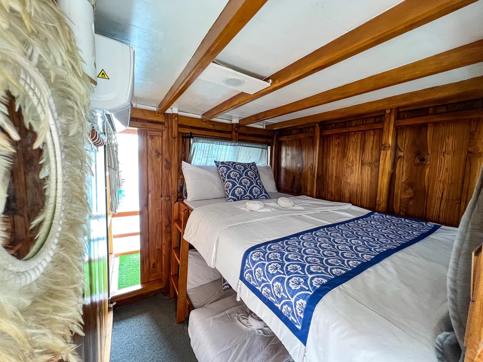 Merapi Cabin - Kabin Kapal Phinisi Komodo Labuan Bajo