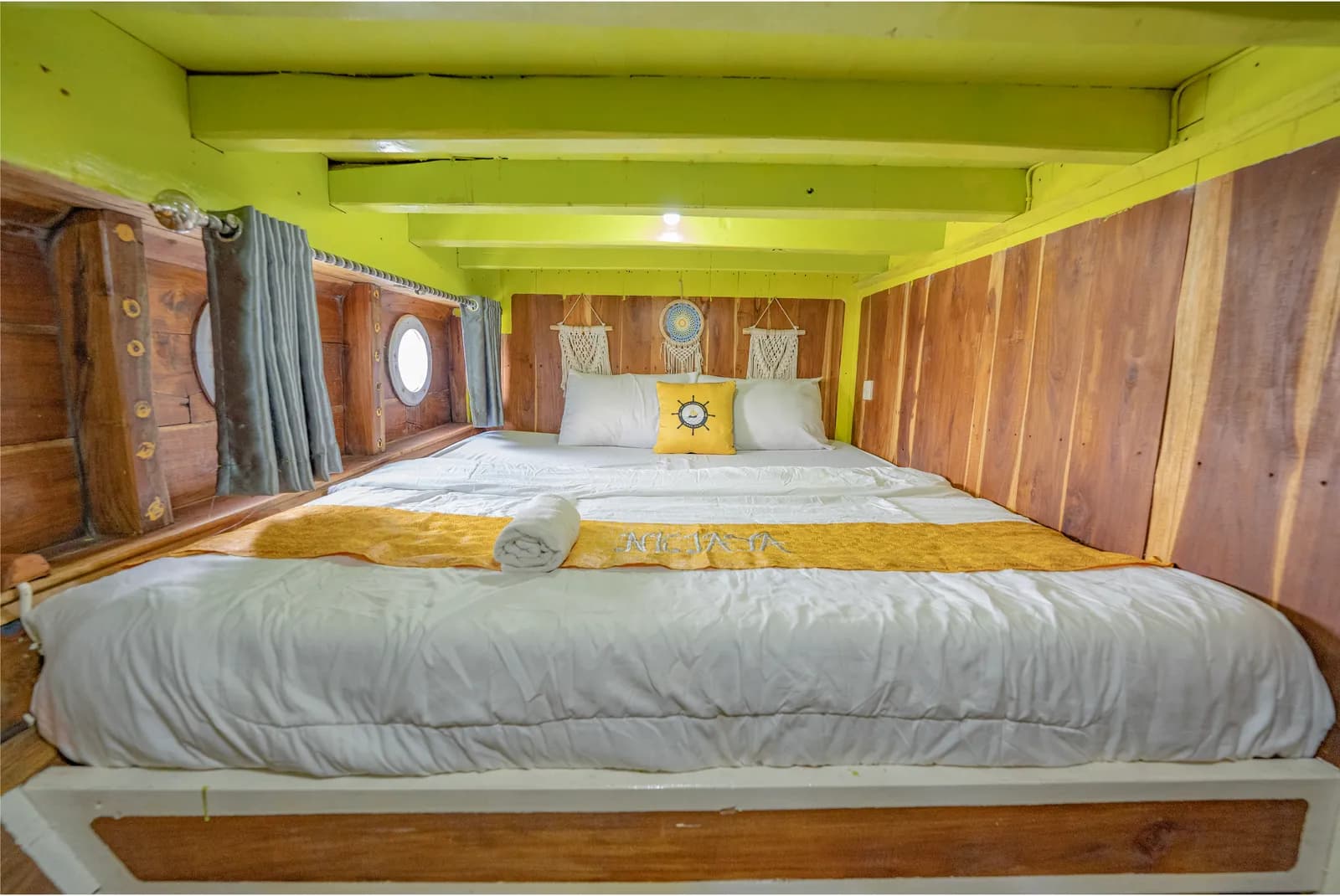 Superior Cabin 2 - Komodo Labuan Bajo Phinisi Boat Cabin