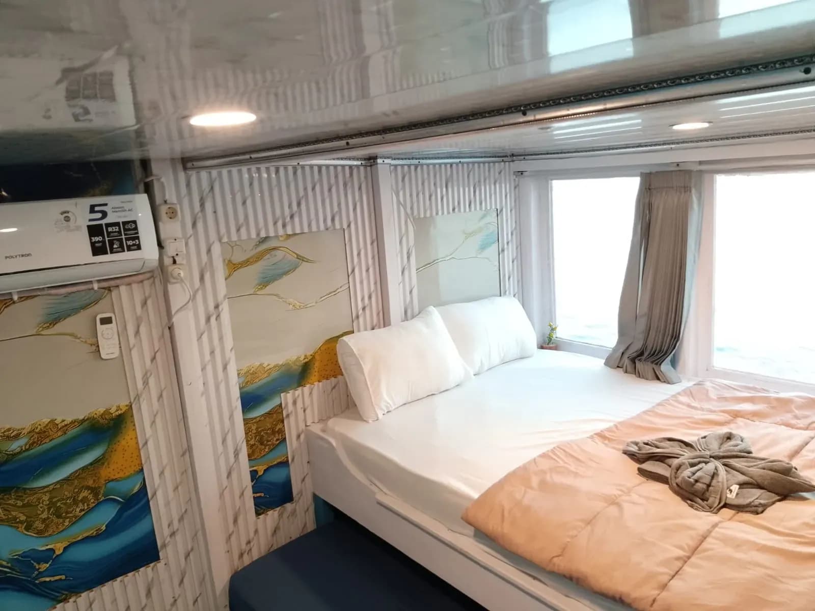 Private Cabin 1 - Kabin Kapal Phinisi Komodo Labuan Bajo