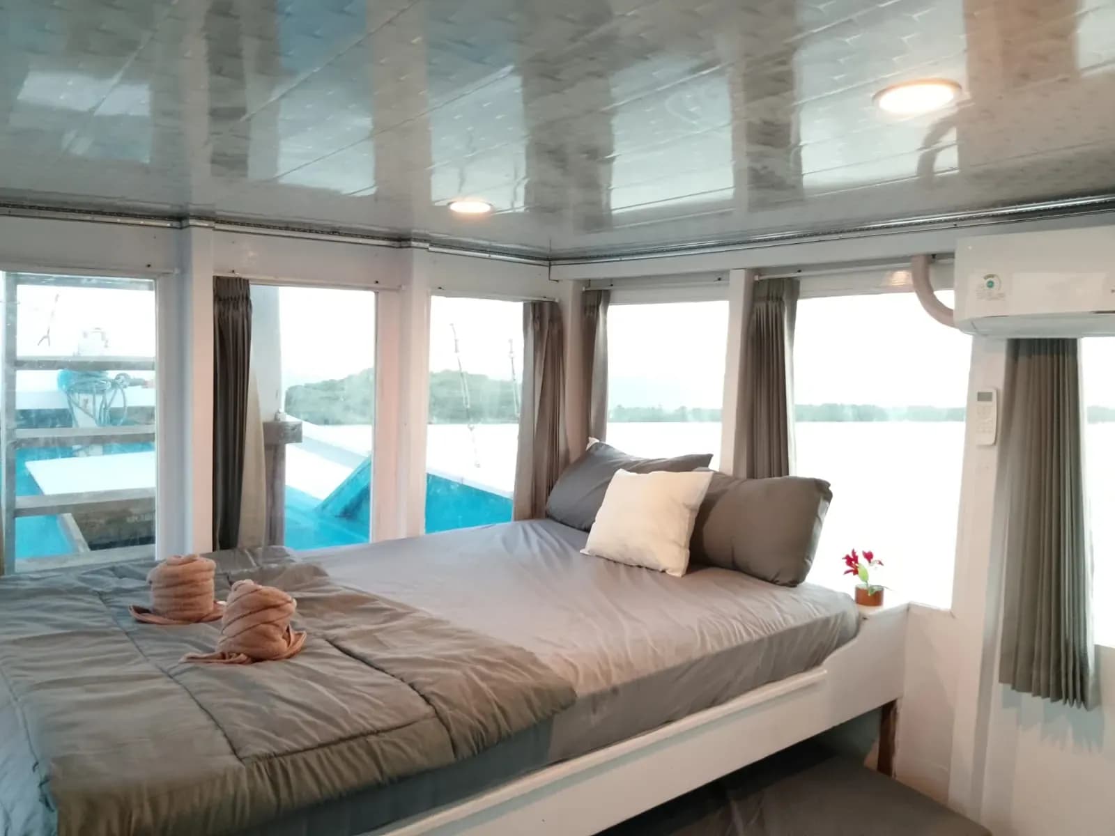 Suite Cabin - Kabin Kapal Phinisi Komodo Labuan Bajo