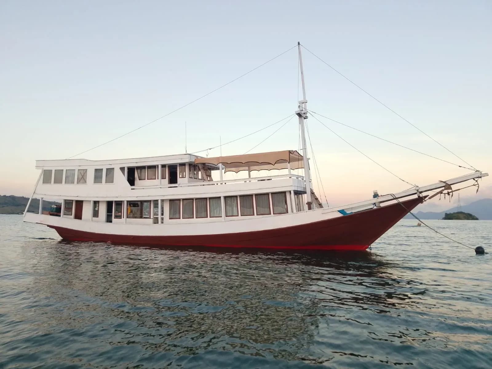 Sewa Privat – Cirox 1 - Paket Wisata Komodo Labuan Bajo Phinisi Boat Tour