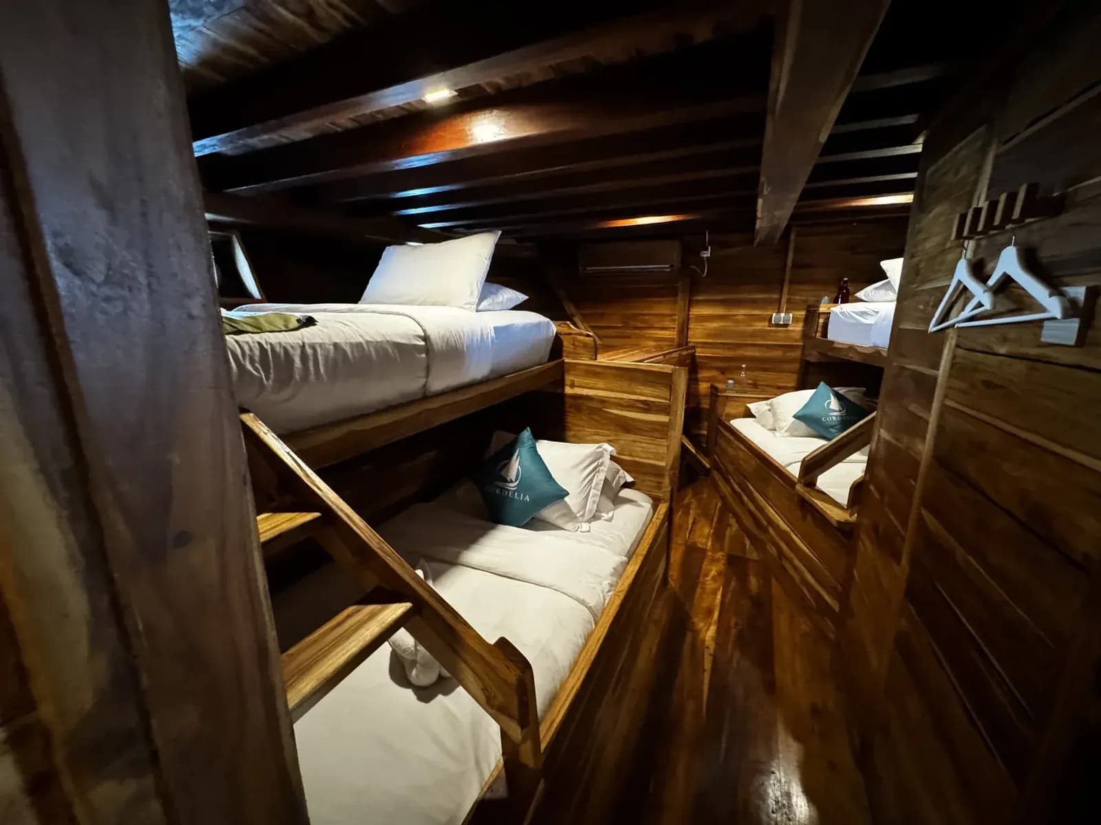 Crystal Cabin - Camarote del barco Phinisi Komodo Labuan Bajo