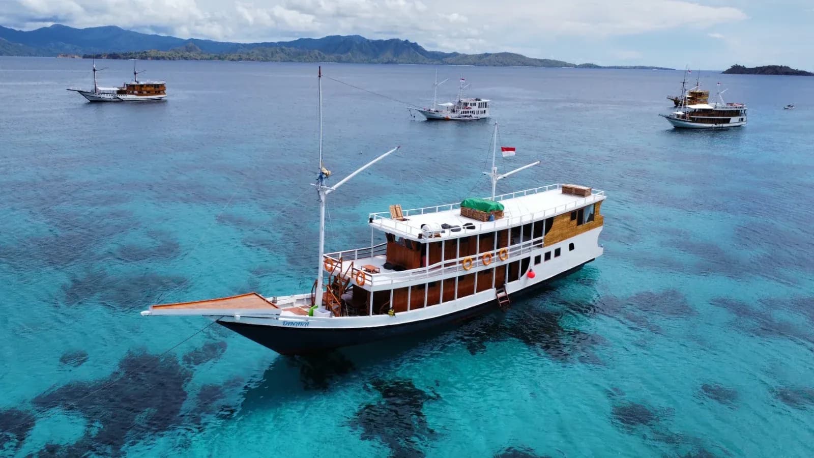 Sewa Privat – Dinara - Sewa Privat – Dinara - Full Day Tour Komodo