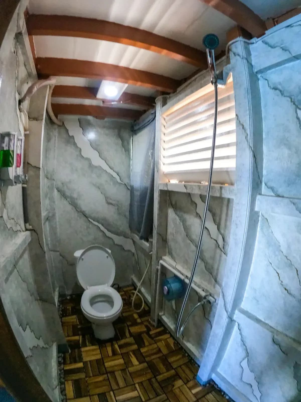 Bromo Cabin - Kabin Kapal Phinisi Komodo Labuan Bajo