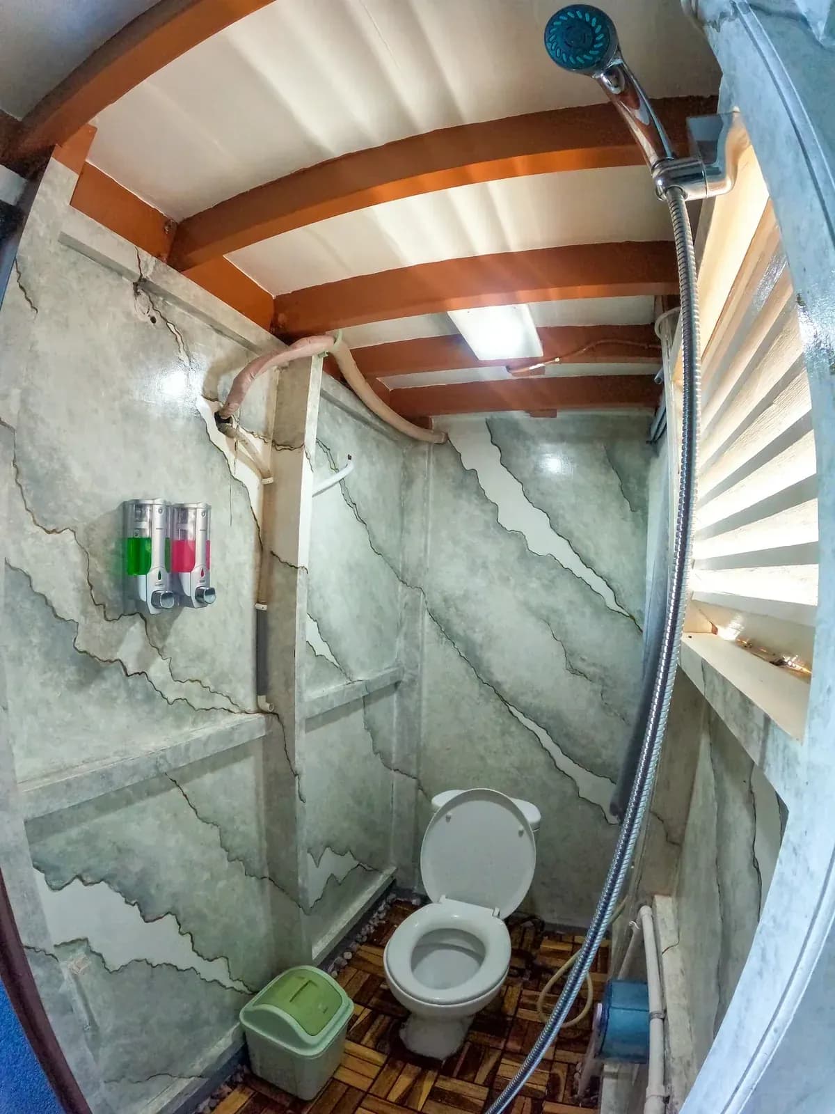 Ijen Cabin - Kabin Kapal Phinisi Komodo Labuan Bajo