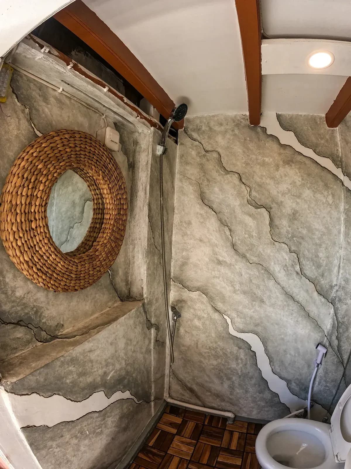 Merapi Cabin - Kabin Kapal Phinisi Komodo Labuan Bajo