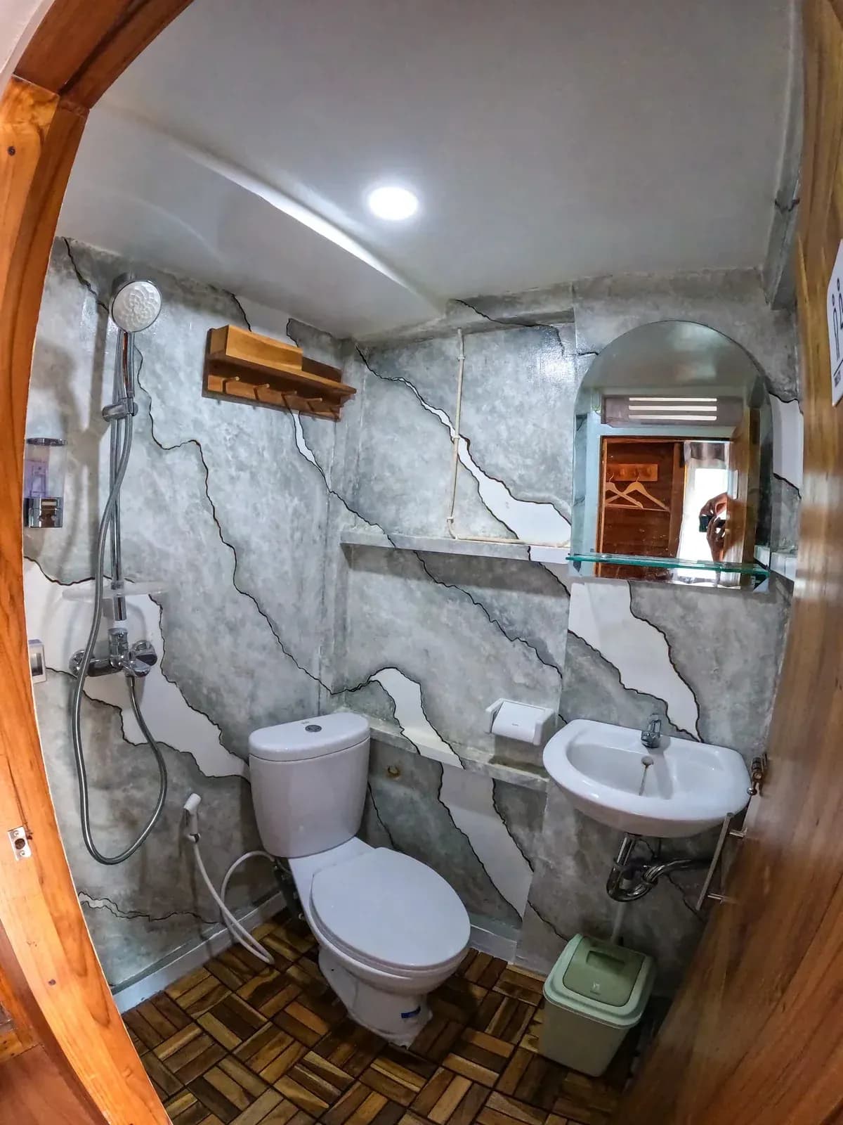 Semeru Cabin - Kabin Kapal Phinisi Komodo Labuan Bajo