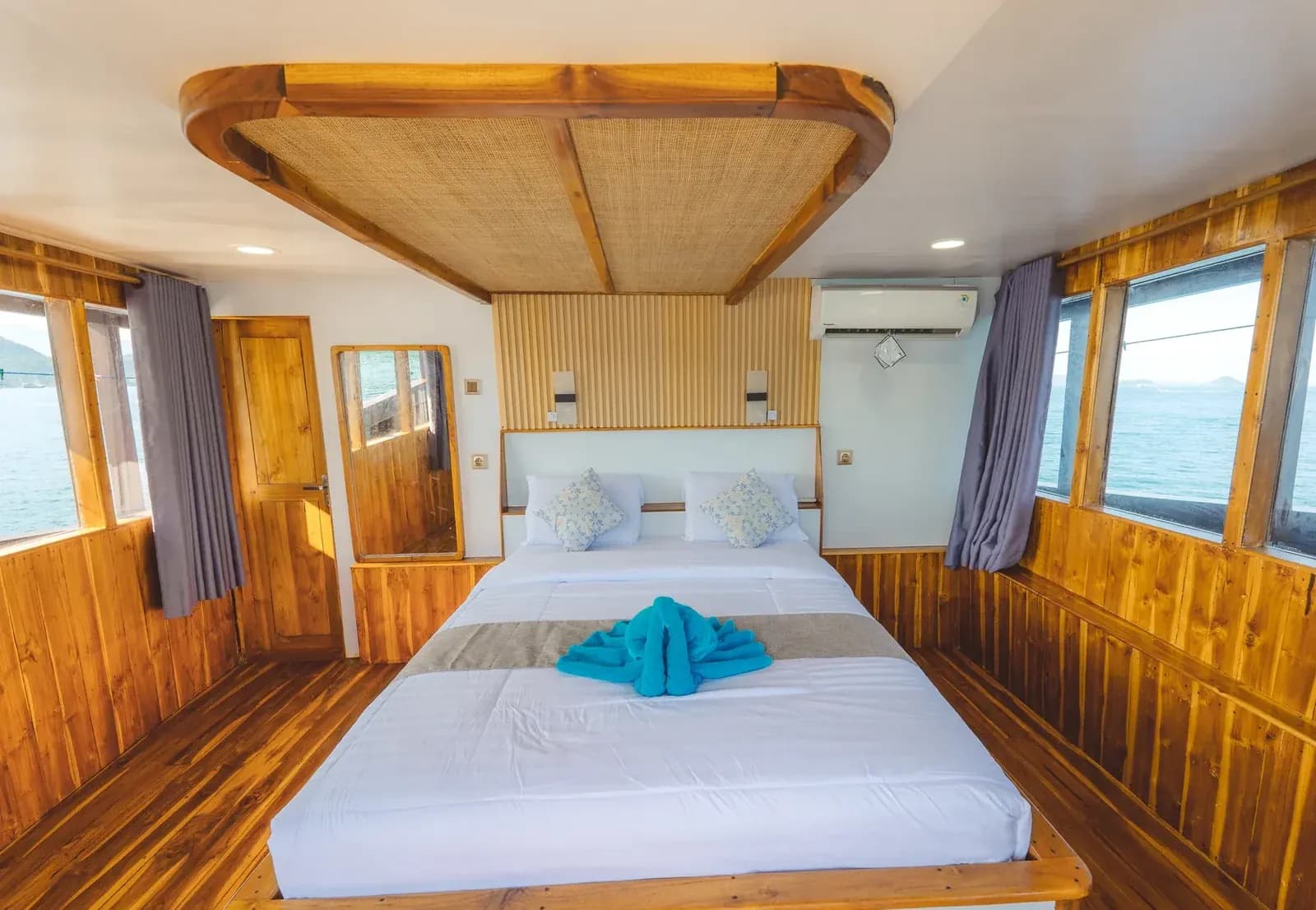 Family Ocean Cabin - Komodo Labuan Bajo Phinisi Boat Cabin