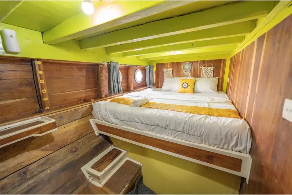 Superior Cabin 1 - Komodo Labuan Bajo Phinisi Boat Cabin