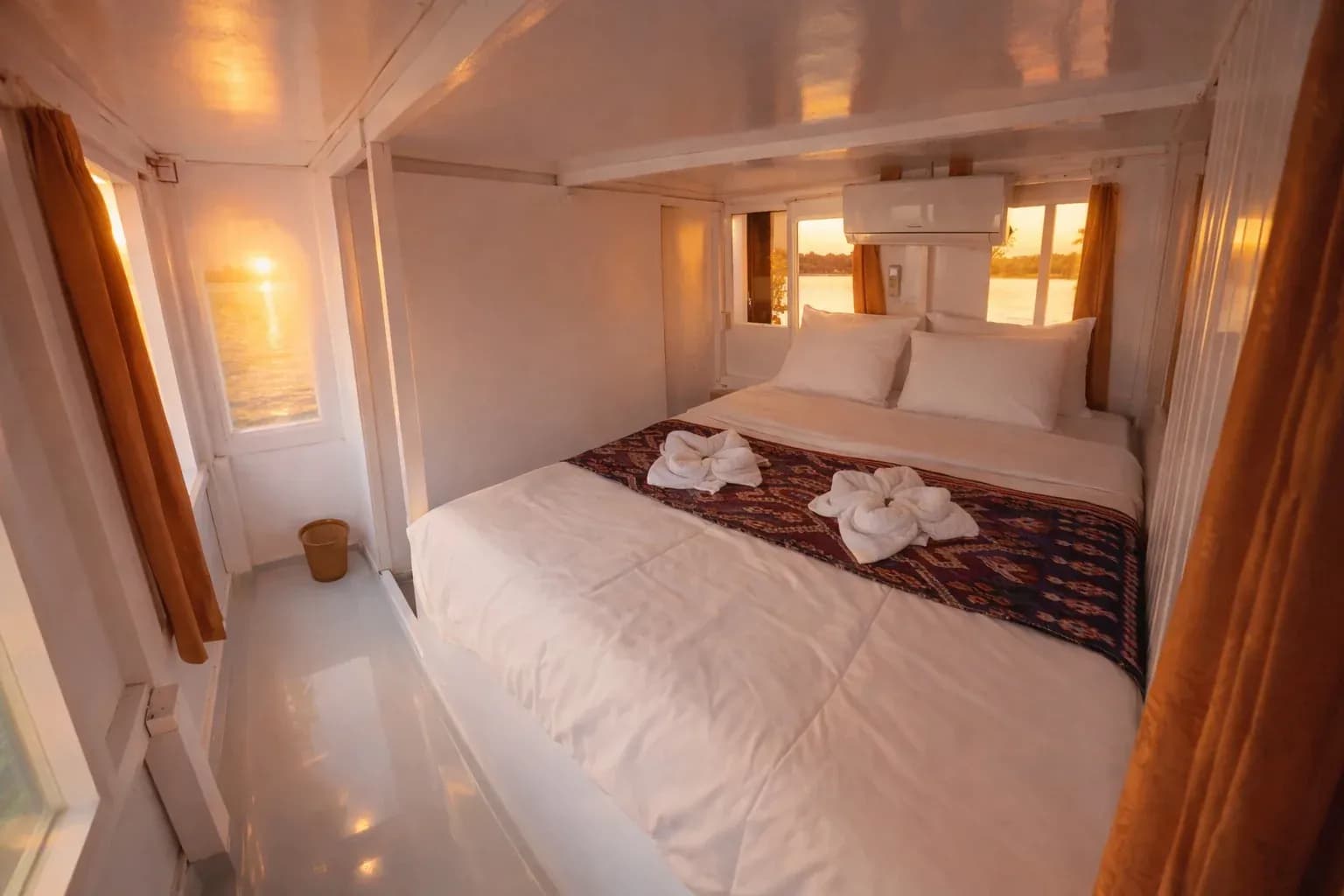 Deluxe Cabin 1 - Kabine des Phinisi-Boots Komodo Labuan Bajo