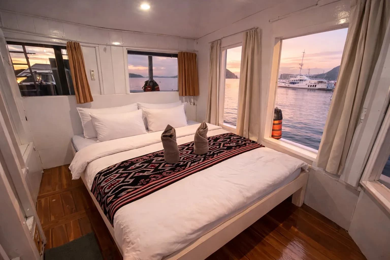 Deluxe Cabin 2 - Kabine des Phinisi-Boots Komodo Labuan Bajo