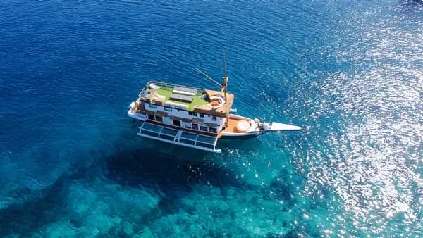 Private Charter – Sea Familia - Komodo Labuan Bajo Phinisi Boat Tour Package