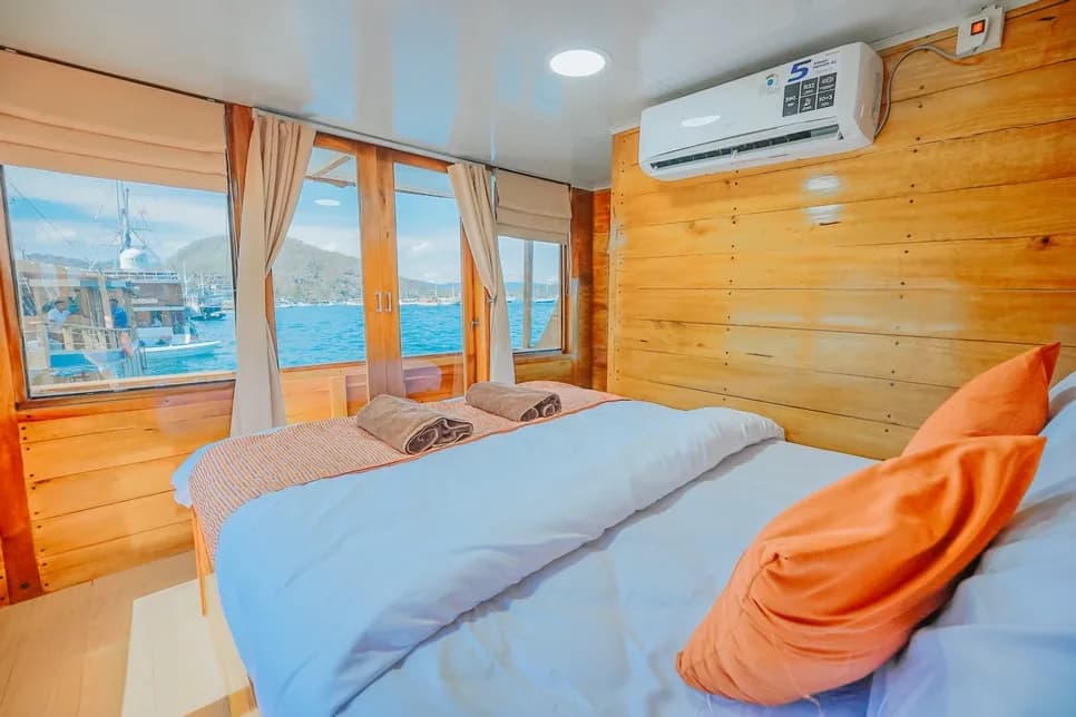 Master Cabin - Kabin Kapal Phinisi Komodo Labuan Bajo