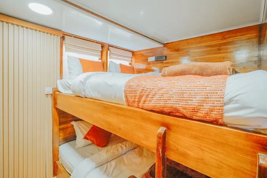Shared Cabin - Kabin Kapal Phinisi Komodo Labuan Bajo