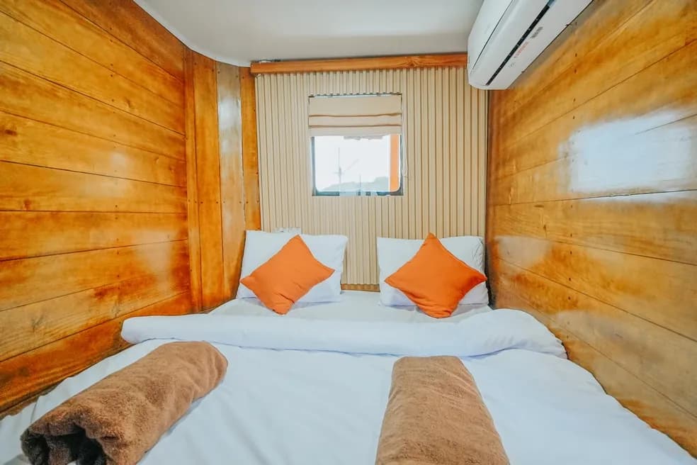 Superior Cabin 2 - Kabin Kapal Phinisi Komodo Labuan Bajo