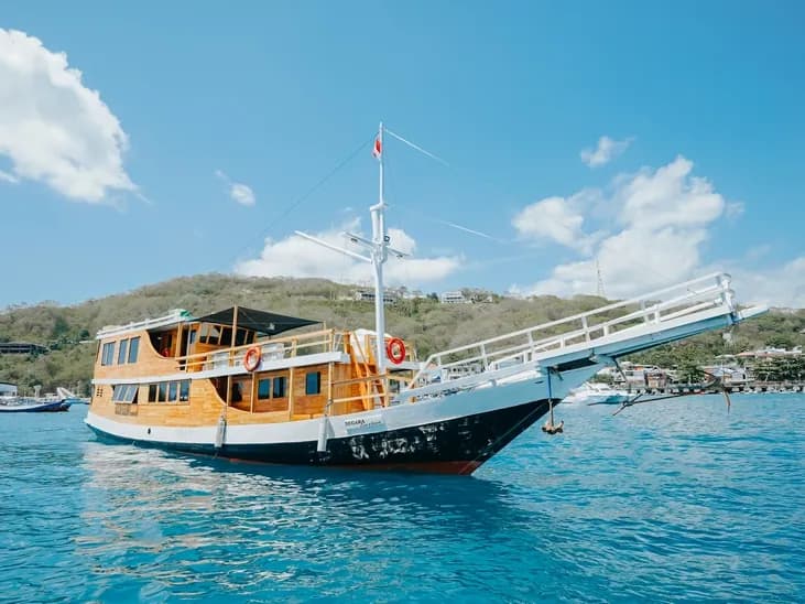 Sewa Privat – Segara - Paket Wisata Komodo Labuan Bajo Phinisi Boat Tour