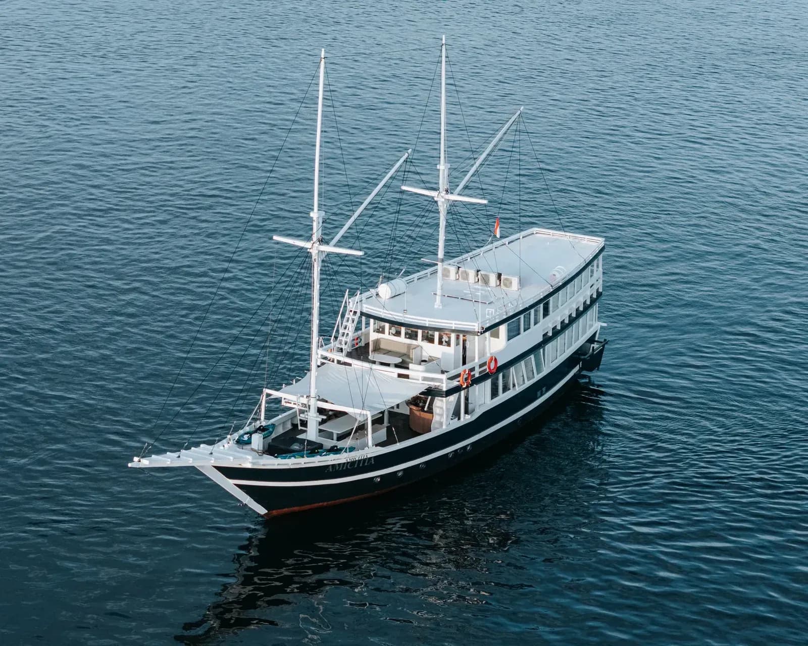 Charter Privé – Tara - Charter Privé – Tara - Full Day Tour Komodo