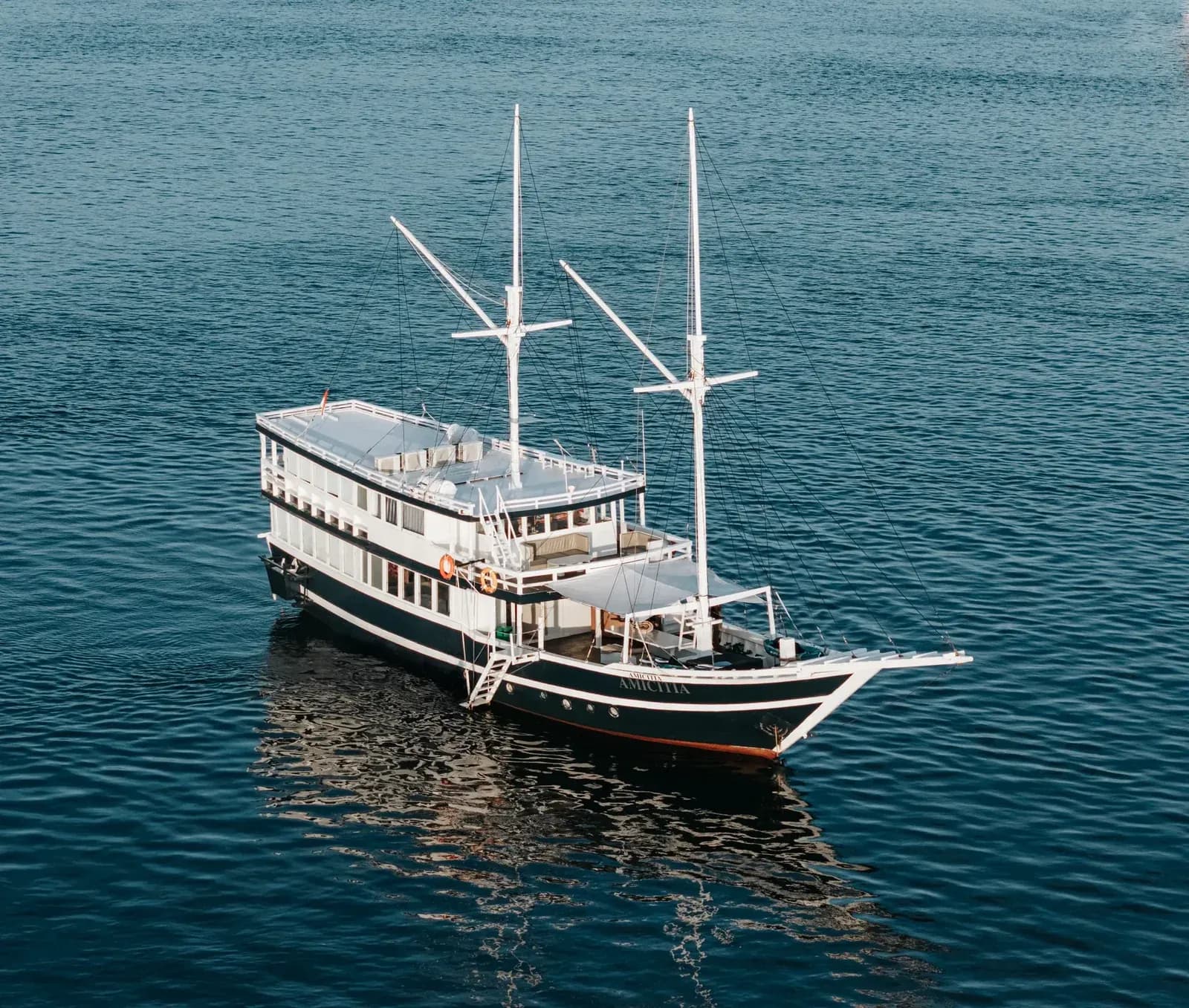 Charter Privé – Tara - Charter Privé – Tara - Full Day Tour Komodo