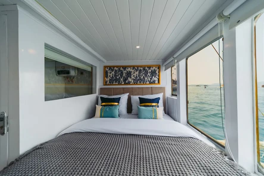 Suite Cabin 1 - Kabin Kapal Phinisi Komodo Labuan Bajo