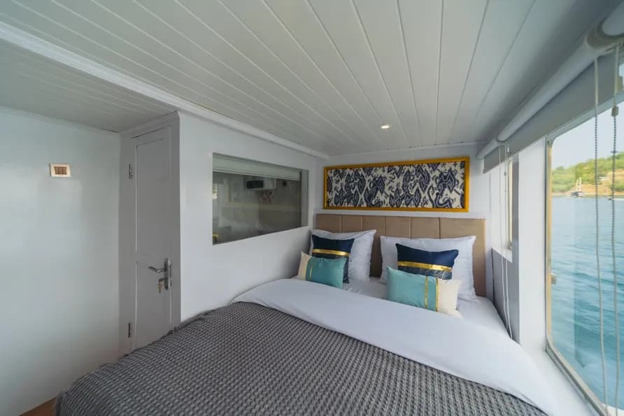 Suite Cabin 3 - Kabin Kapal Phinisi Komodo Labuan Bajo