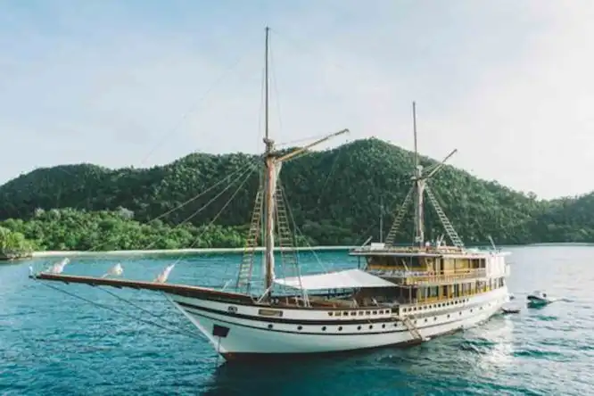 private trip komodo - prana by atzaro liveaboard - gambar 4