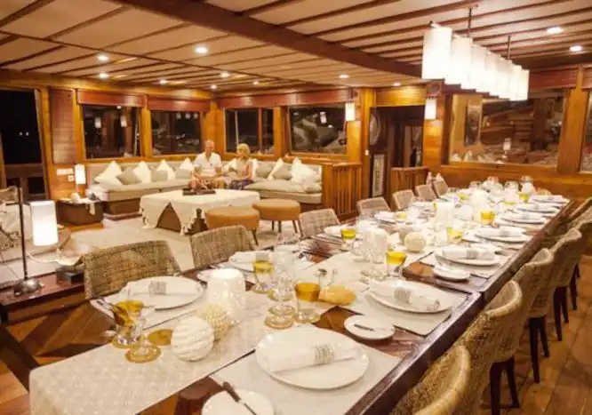 private trip komodo - prana by atzaro liveaboard - gambar 18